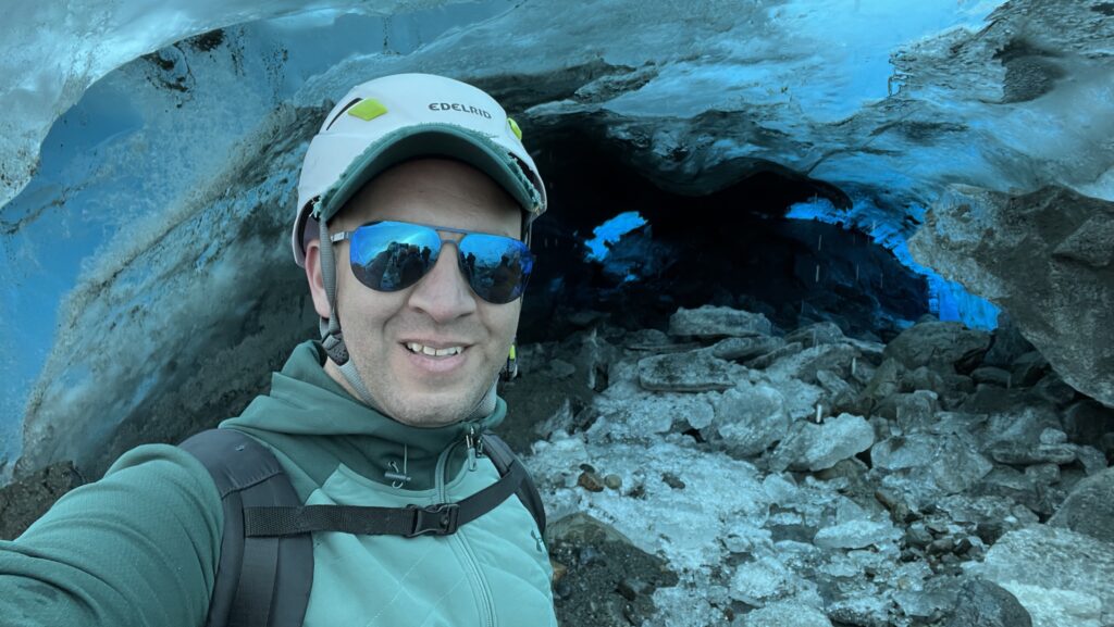 Cueva debajo del Glaciar Perito Moreno - El Calafate